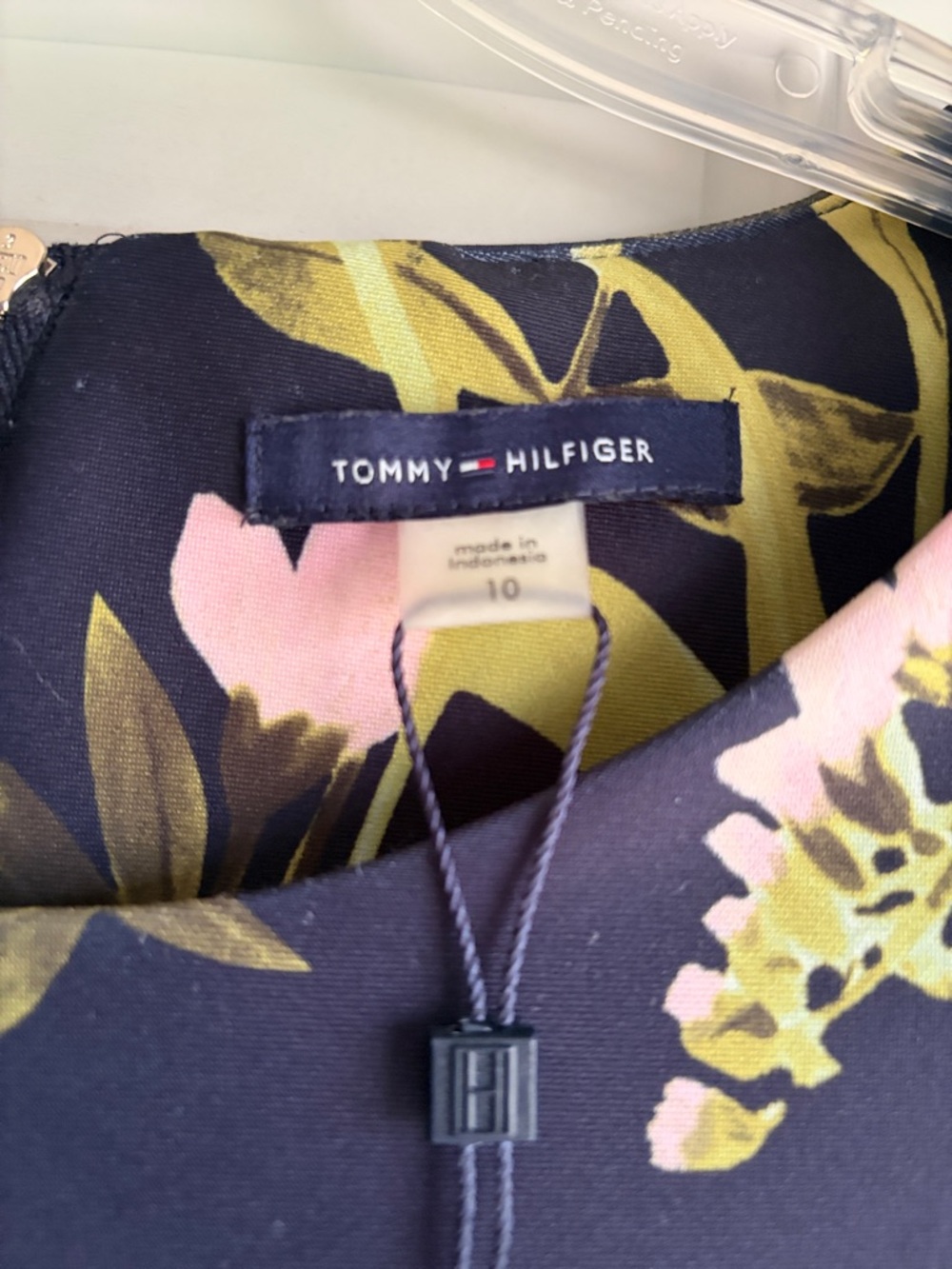 NWT Tommy Hilfiger Navy Floral Ruffled Sleeve Sheath Dress Size 10 - Picture 5 of 6